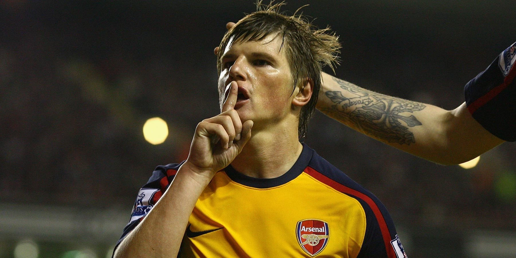 Фанаты «Арсенала» отреагировали на песенку Андрея Аршавина с пожеланием чемпионства: «Самый непохожий на футболиста футболист»
