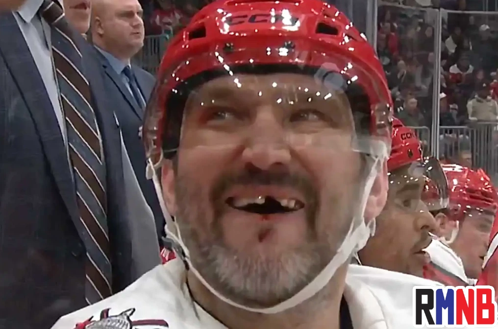 RMNB: «Овечкин получил «боевой» трофей от «Чикаго»: ему выбили ещё один зуб высокой клюшкой»