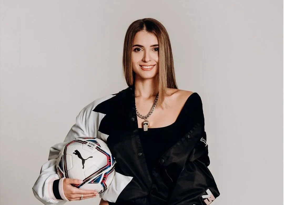 Ведущая Okko Дарья Исаева продемонстрировала купальник в бане