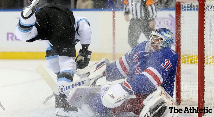 New York Times: «Двойной удар: «Рейнджерс» потеряли Фокса и Шестёркина — плей-офф под угрозой»