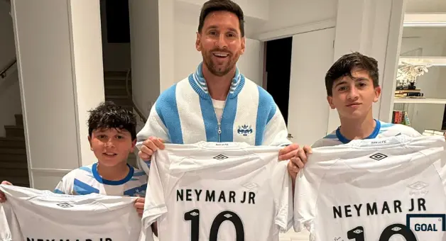 GOAL: «Неймар и «Сантос» отправили особый подарок семье Месси»