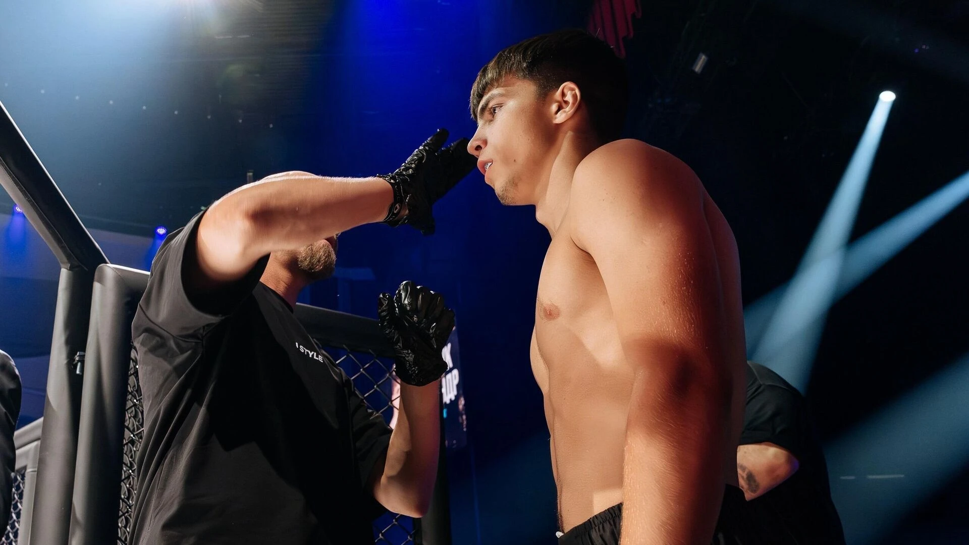 Вместо триумфа - больничная койка: в Краснодаре боец получил травму, выполняя праздничное сальто после боя