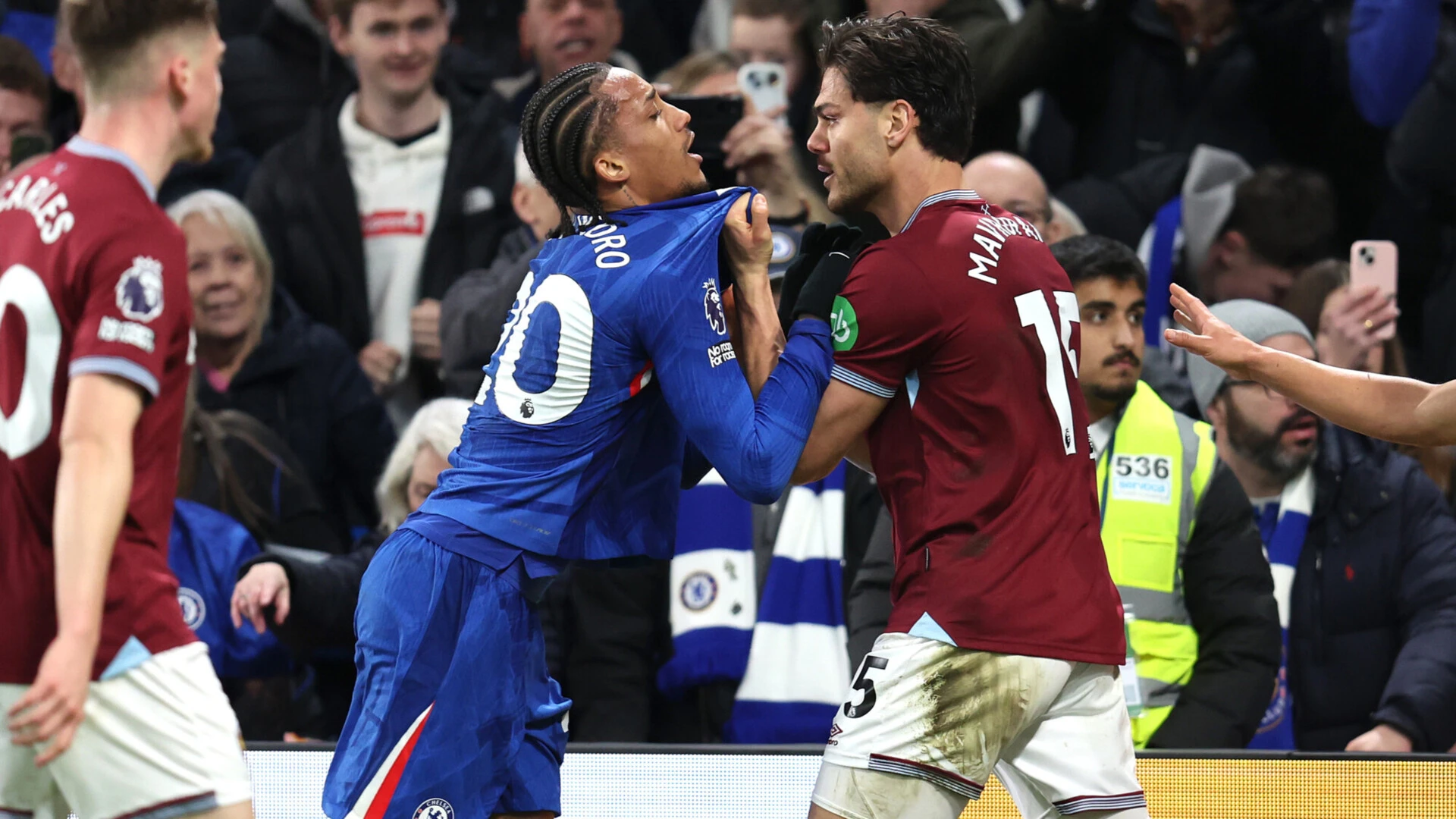 Известно, сколько придется заплатить «Челси» и «Вест Хэм» за драку во время матча АПЛ