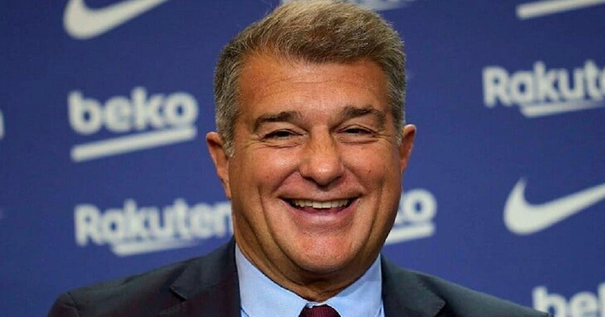 Лапорта прыгал и кричал оскорбления в адрес «Реала» во время матча «Барселоны» с «Вильярреалом» в Ла Лиге