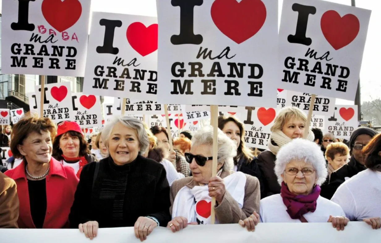 Когда футбол встречается с традициями: игроки «Ренна» поздравили бабушек с их праздником