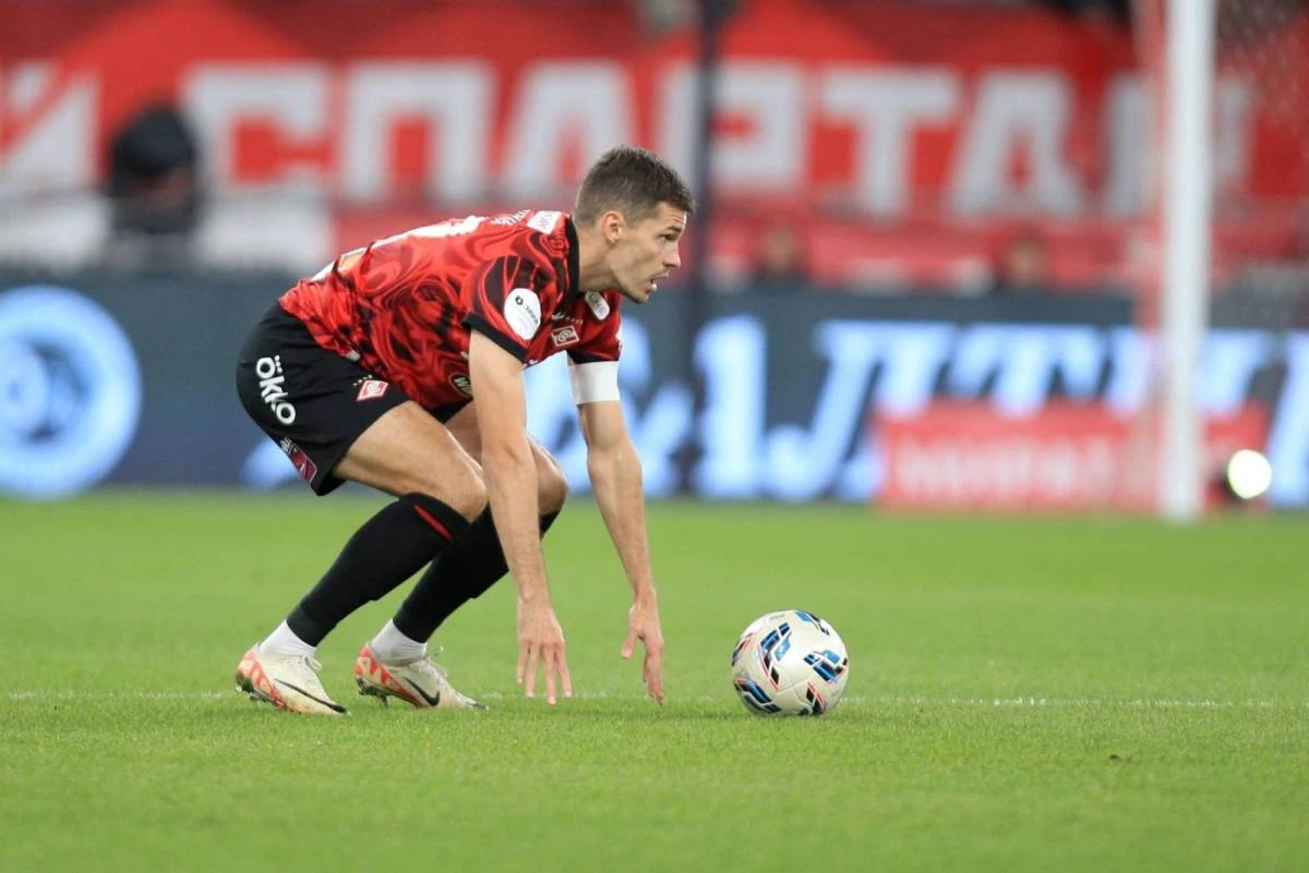 Болельщики «Сочи» и «Спартака» недовольны переносом матча из-за беспилотной опасности: «А что изменится завтра простите?»