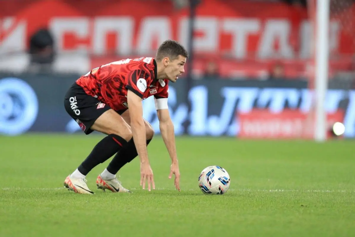 Болельщики «Сочи» и «Спартака» недовольны переносом матча из-за беспилотной опасности: «А что изменится завтра простите?»