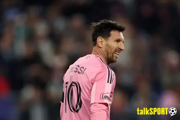 talkSPORT: «Лионель Месси в шаге от 900 голов в карьере и погоне за Роналду»