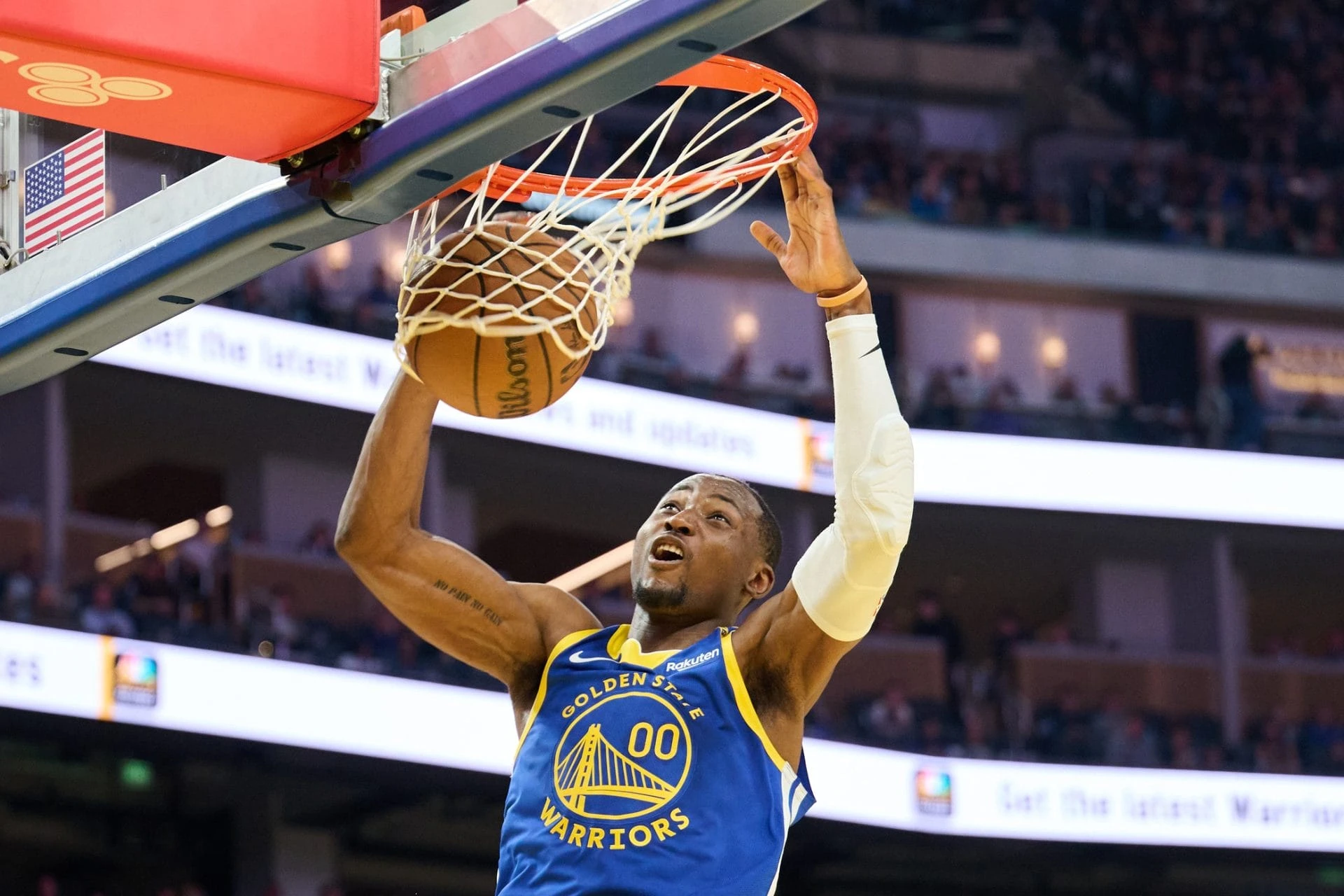 Случайный шедевр: Куминга попал в историю НБА броском с центра площадки