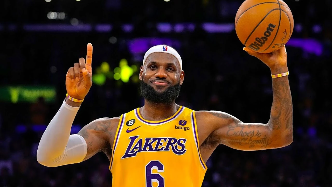 Один шаг до истории: Леброн сравнялся с Пэришем по количеству игр и может стать первым уже в субботу