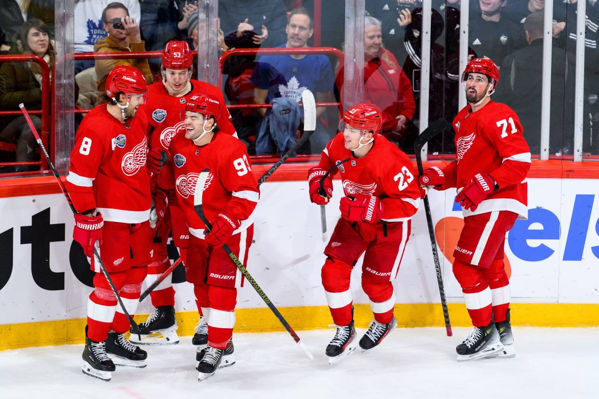 «Детройт» уступил «Чикаго» и продлил серию без побед до трёх матчей